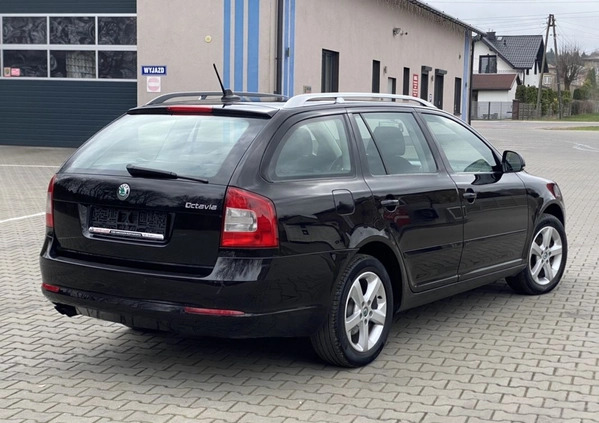 Skoda Octavia cena 28900 przebieg: 212000, rok produkcji 2011 z Poręba małe 254